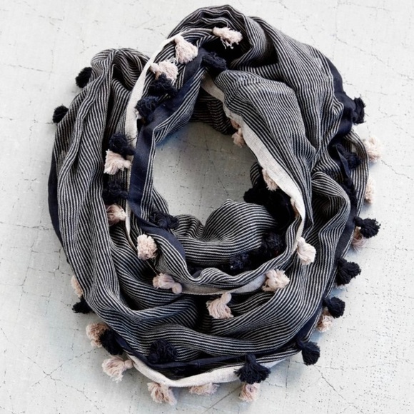 URBAN OUTFITTERS Moroccan Stripe Tassel Eternity Scarf - Picture 1 of 7